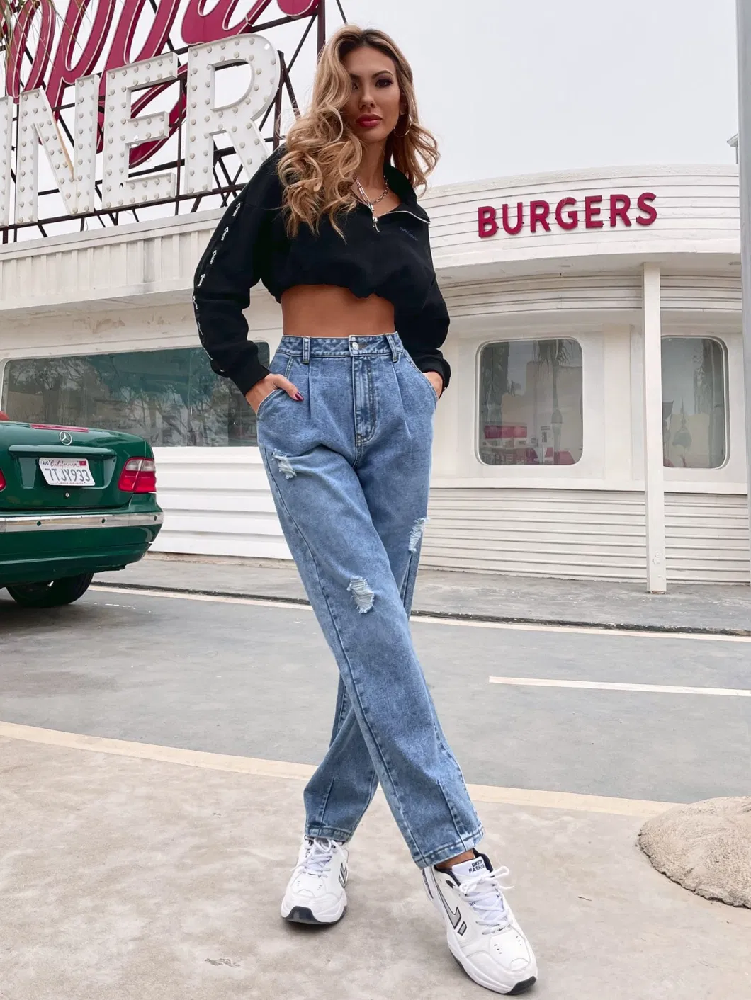 Straight Leg Jeans Lady Jeans with Darts Under Waist on Front High-Waisted with Holes on Knee New Fashion Brand